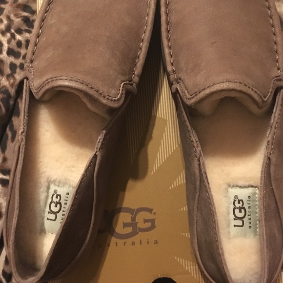 NEW UGG Men’s Slip On Brown Loafers Size 9 main image 7